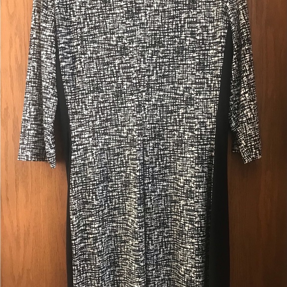 Lauren Ralph Lauren Midi Length Black & White Dress with Ruched Front - Picture 8 of 9